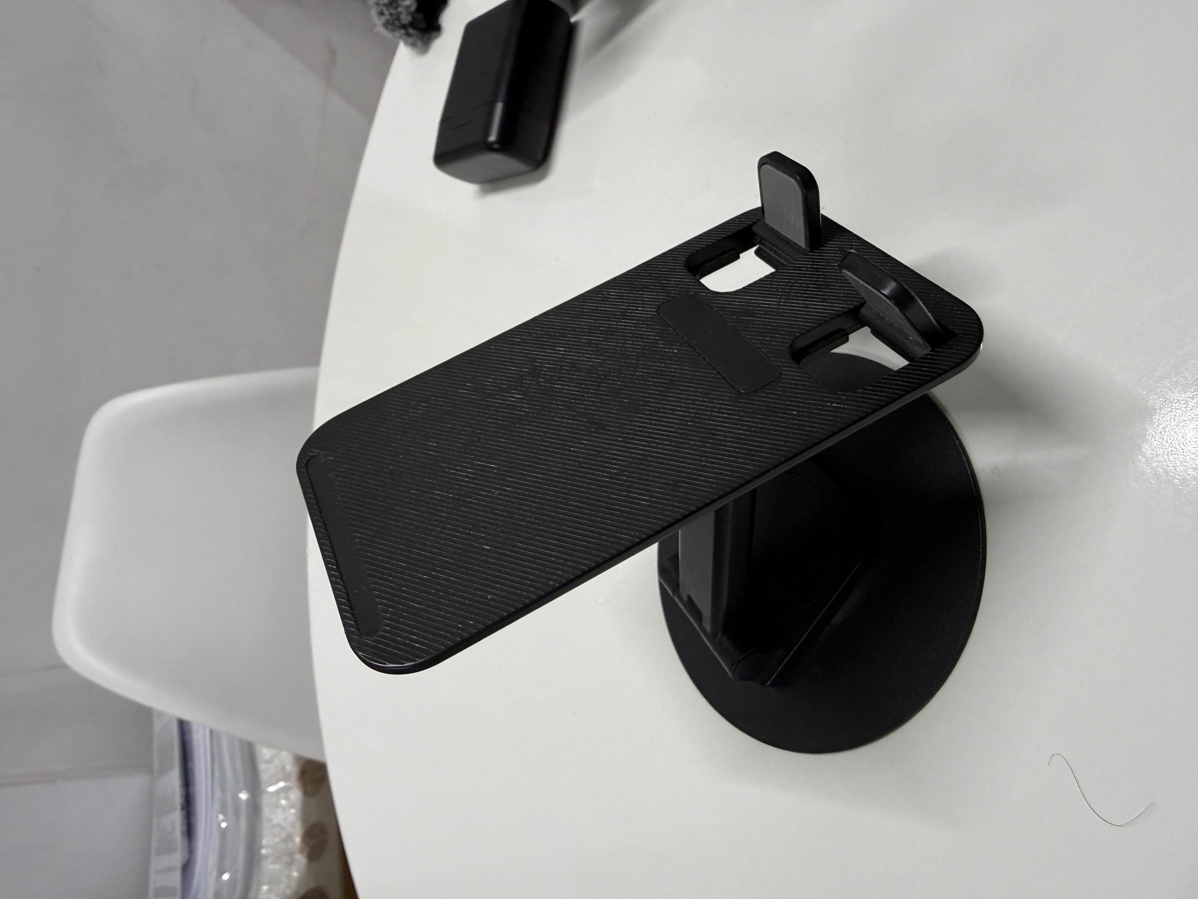 Thanh lý giá đỡ điện thoại đen